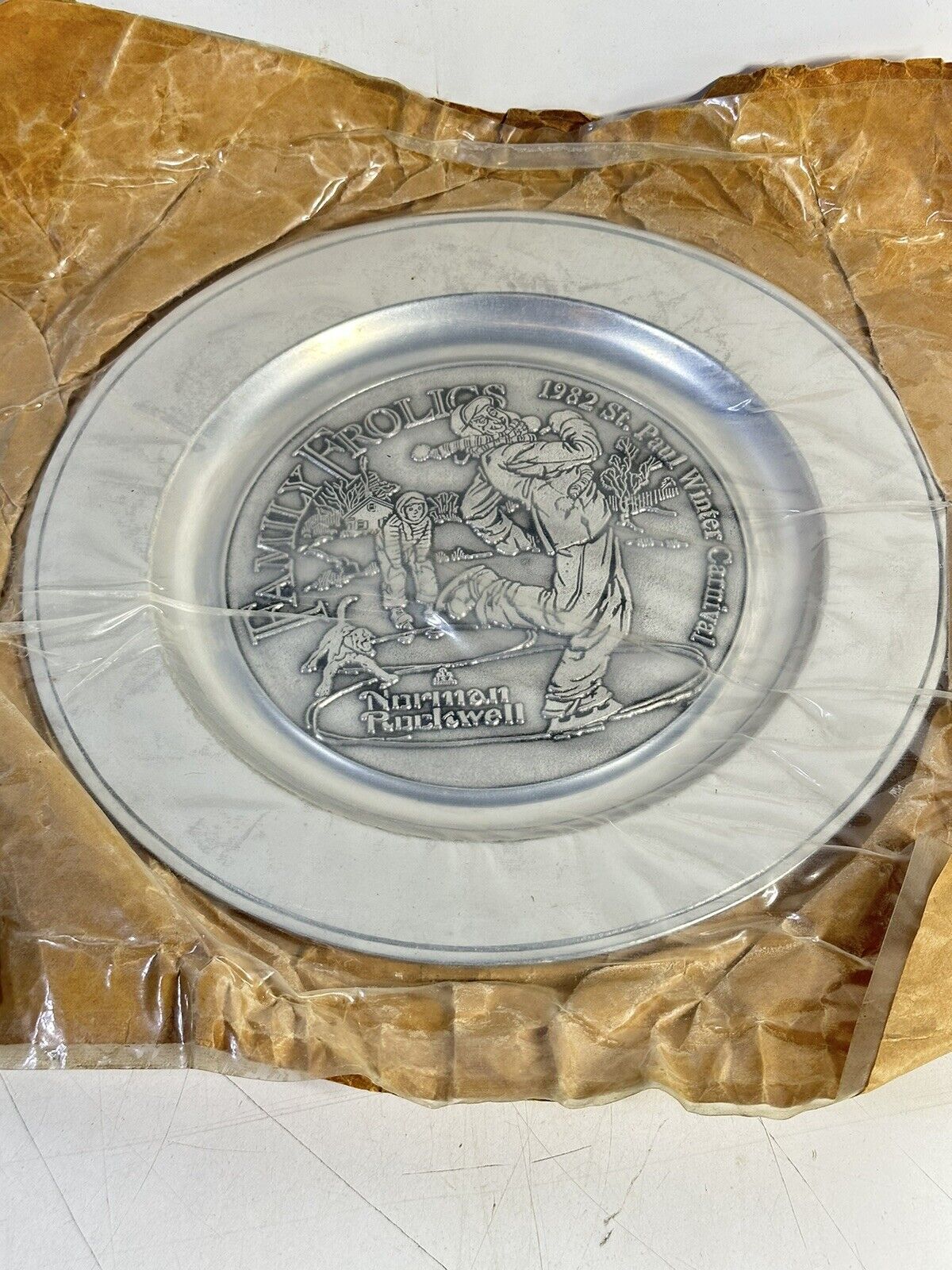 1982 Winterainment Norman Rockwell st.paul winter carnival pewter plate NOS