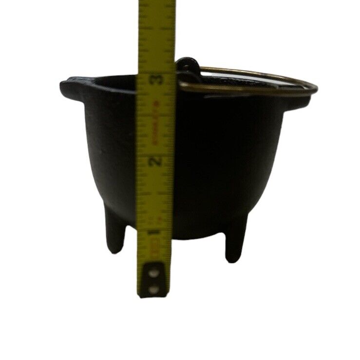 Vtg. Mini 3 Legged Cast Iron Pot Ashtray Cauldron Footed with Metal Handle DE-15