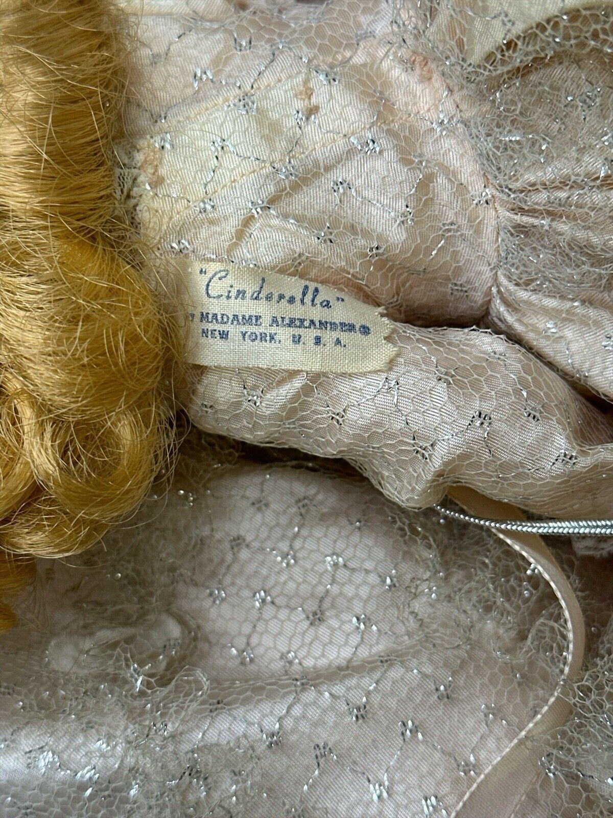 Vintage 1970-Madame ALEXANDER-CINDERELLA-vinyl doll 13" tall-Lace Dress