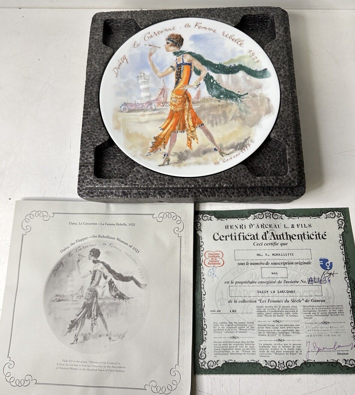 D'arceau Limoges "Daisy la Garçonne la Femme rebelle" 1977 Plate