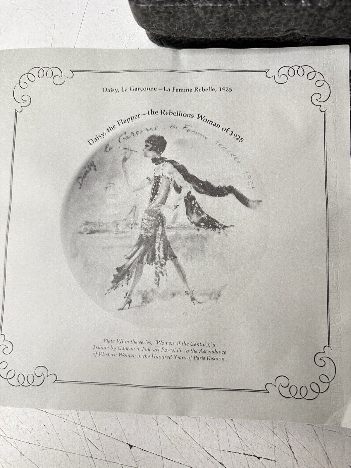 D'arceau Limoges "Daisy la Garçonne la Femme rebelle" 1977 Plate