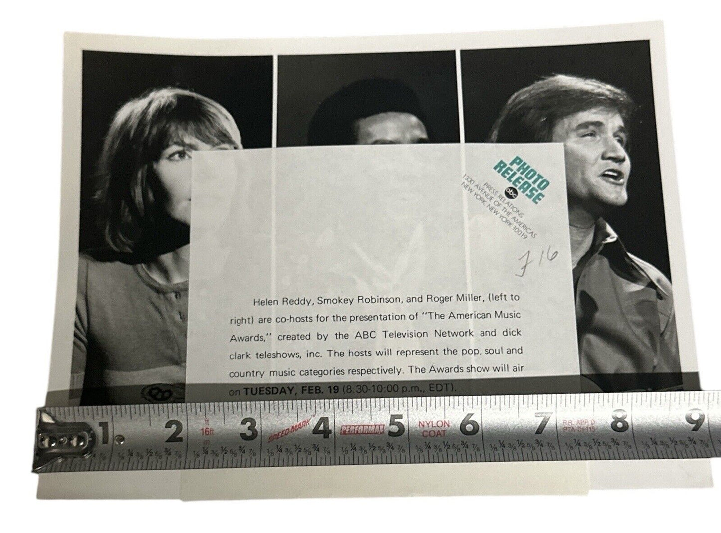 1974 Original American Music Awards Photo Smokey Robinson Hellen Reddy