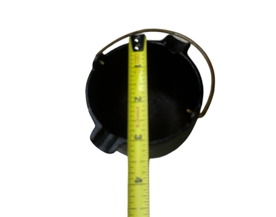 Vtg. Mini 3 Legged Cast Iron Pot Ashtray Cauldron Footed with Metal Handle DE-15
