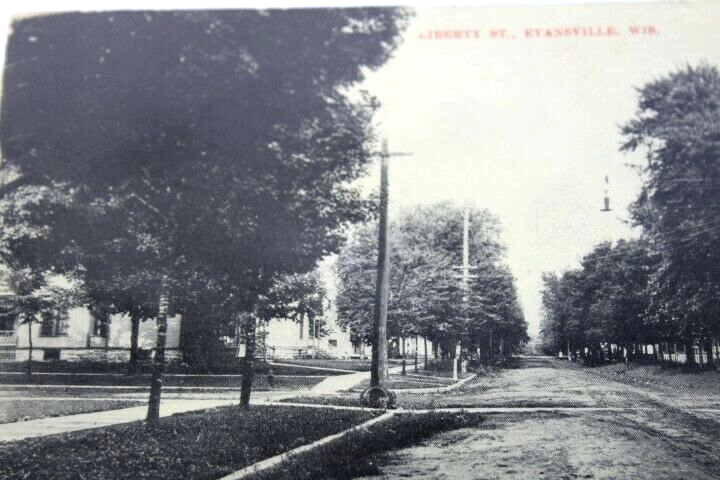 Antique RPPC Photo 1908 posted with stamp Liberty St. Evansville Wis Dirt Road
