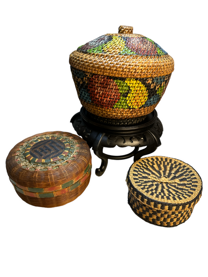 Vtg hand woven lot of 3 Wicker Round Painted Sewing decor Basket's with stand