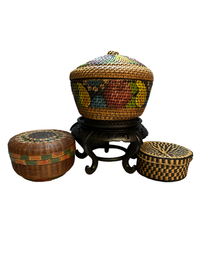 Vtg hand woven lot of 3 Wicker Round Painted Sewing decor Basket's with stand