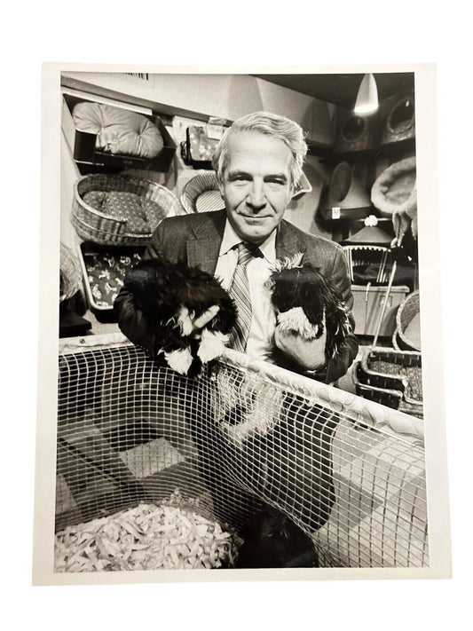 1972 ABC Press Release Photo Harry Reasoner With Dogs Original Photo 7”x9”