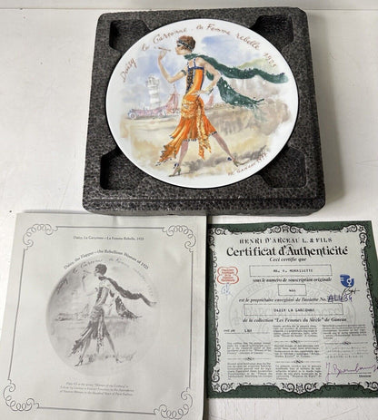 D'arceau Limoges "Daisy la Garçonne la Femme rebelle" 1977 Plate