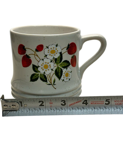 Vtg Set of 4 Sheffield Strawberries 'n Cream Stoneware Coffee Mugs Cups Japan