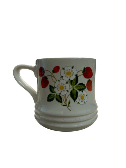 Vtg Set of 4 Sheffield Strawberries 'n Cream Stoneware Coffee Mugs Cups Japan
