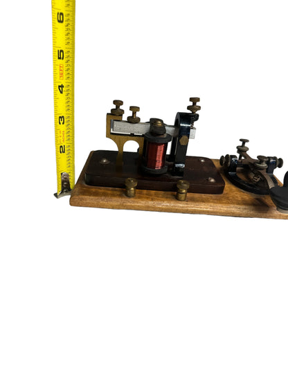 Antique Siginal electric Mfg Co Menominee Michigan Telegraph Key Sounder 4 Ohms
