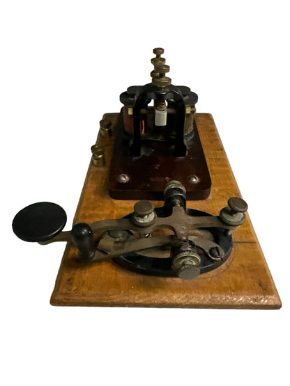 Antique Siginal electric Mfg Co Menominee Michigan Telegraph Key Sounder 4 Ohms